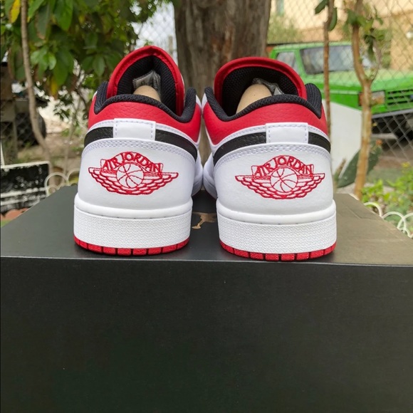 Air Jordan 1 Low University Red - Picture 7 of 7